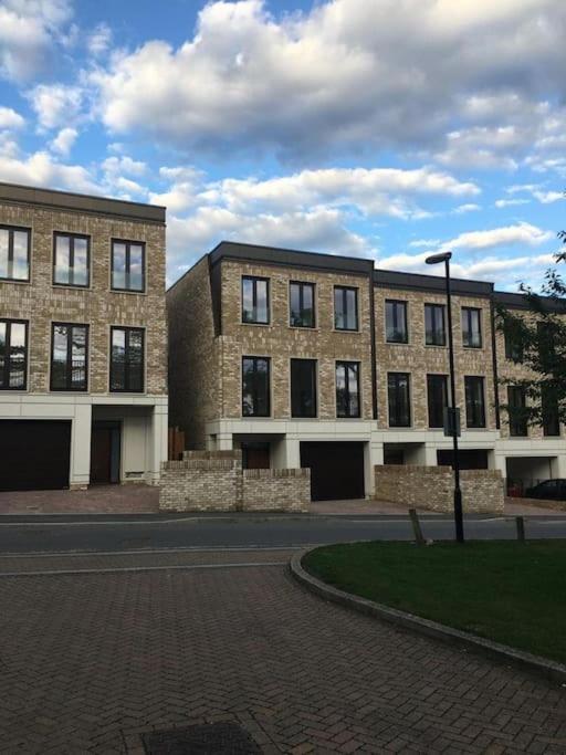 Villa Amazing New Built Townhouse With Garden In London Hendon Exterior foto