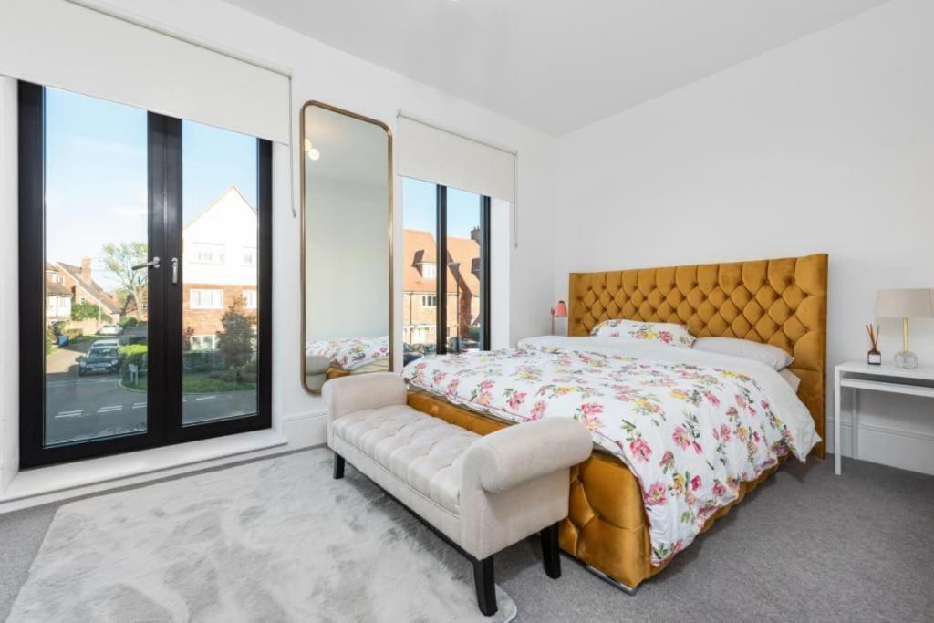 Villa Amazing New Built Townhouse With Garden In London Hendon Exterior foto