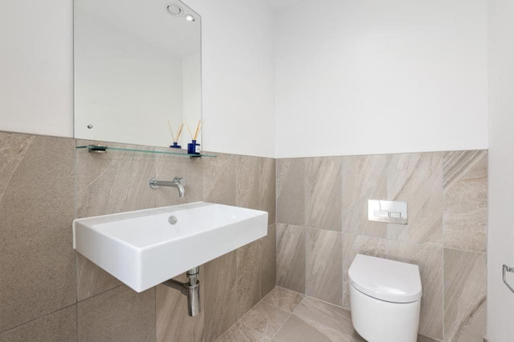 Villa Amazing New Built Townhouse With Garden In London Hendon Exterior foto