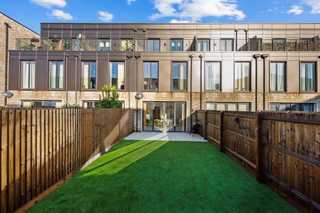 Villa Amazing New Built Townhouse With Garden In London Hendon Exterior foto